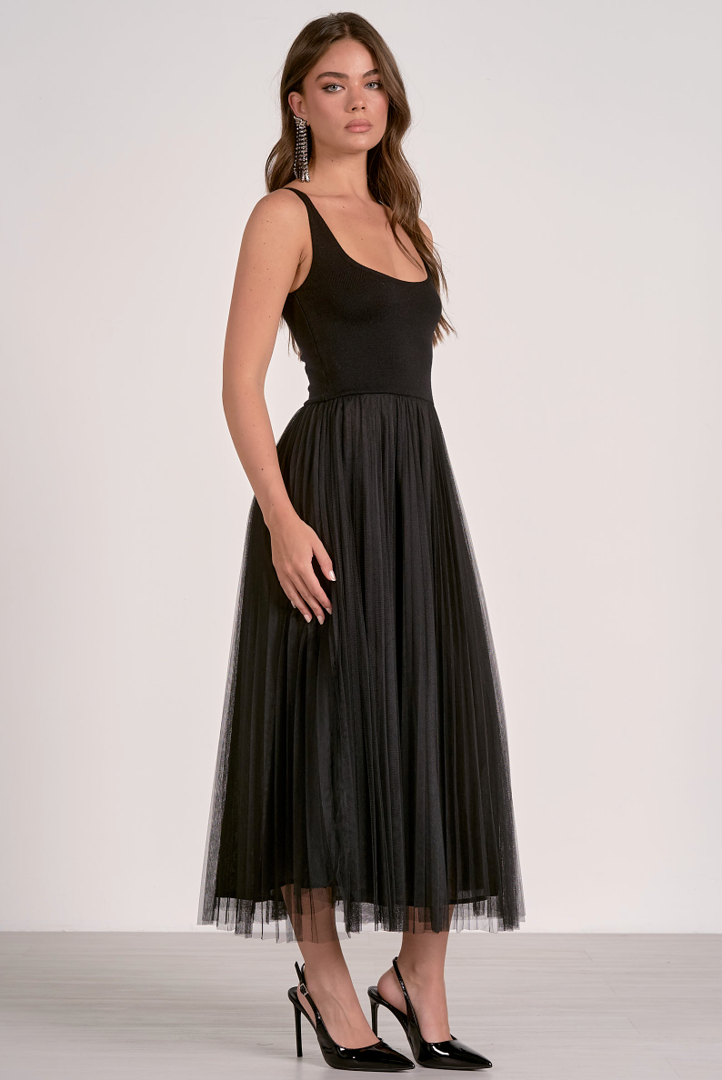 maxi tank dress Josie Floral neckline with embroidered thread detail and adjustable spaghetti straps Notched Sleeveless Maxi Tank Dress